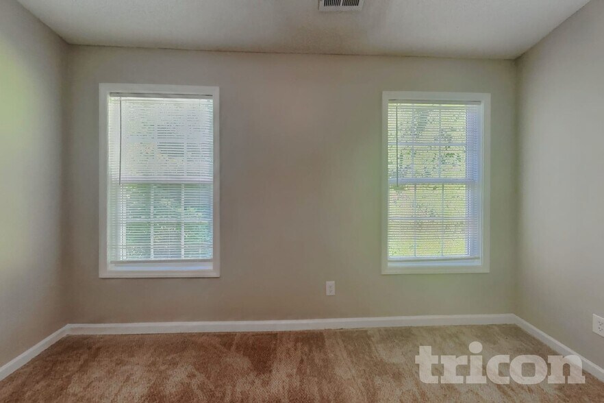 Building Photo - 4812 Silverdene St