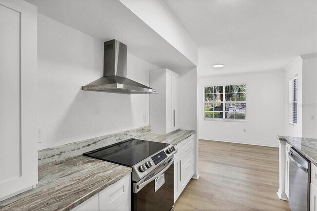 Building Photo - 1010 Villagio Cir