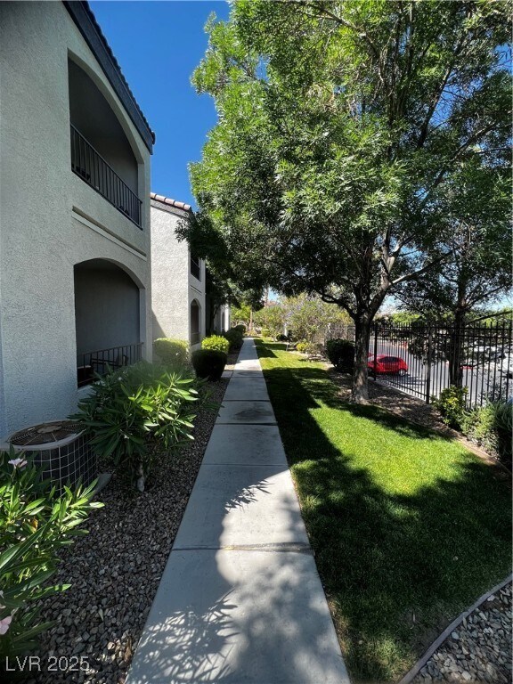 Building Photo - 950 Seven Hills Dr