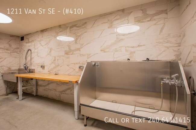 Building Photo - 1211 Van St SE
