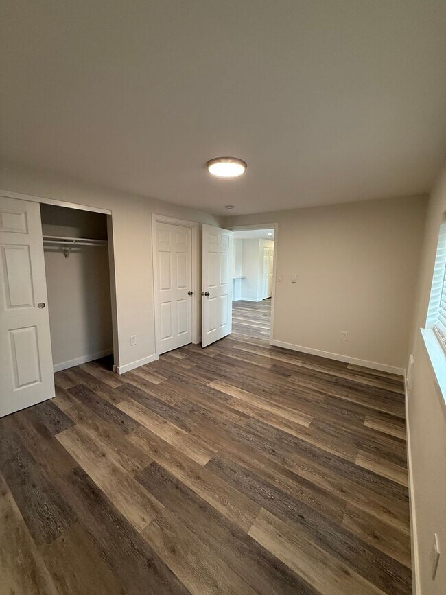 Building Photo - *REDUCED RENT* Beautifully Remodeled 4-Bedroom Home Backing to Park – Desirable Keizer Neighborhood