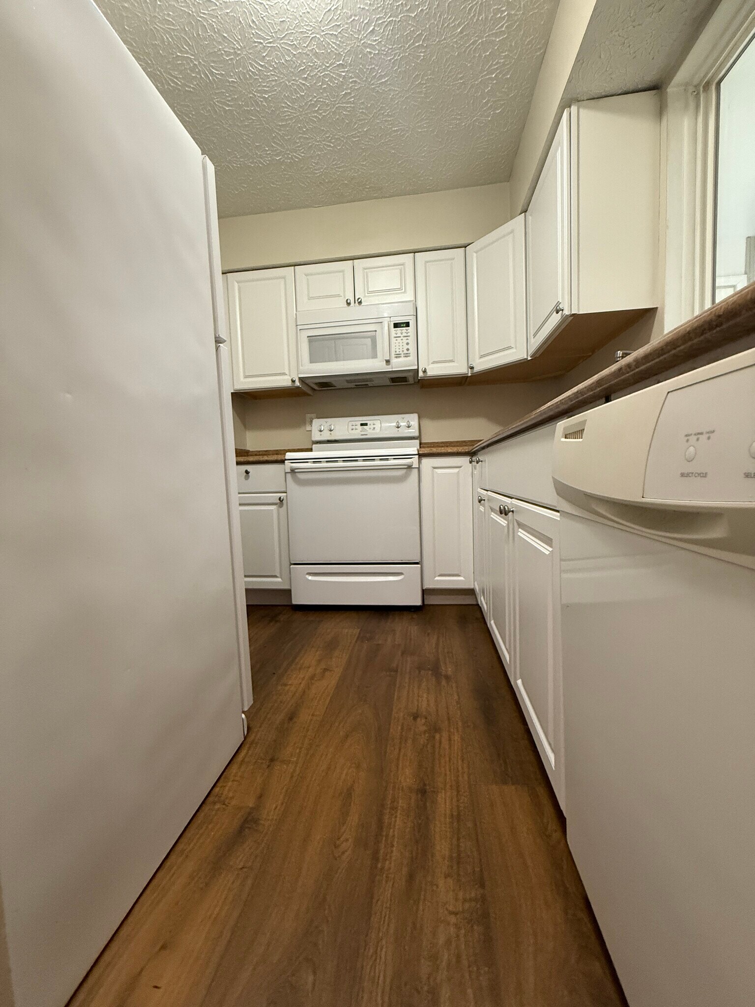 Kitchen - 7575 Bingham Ct