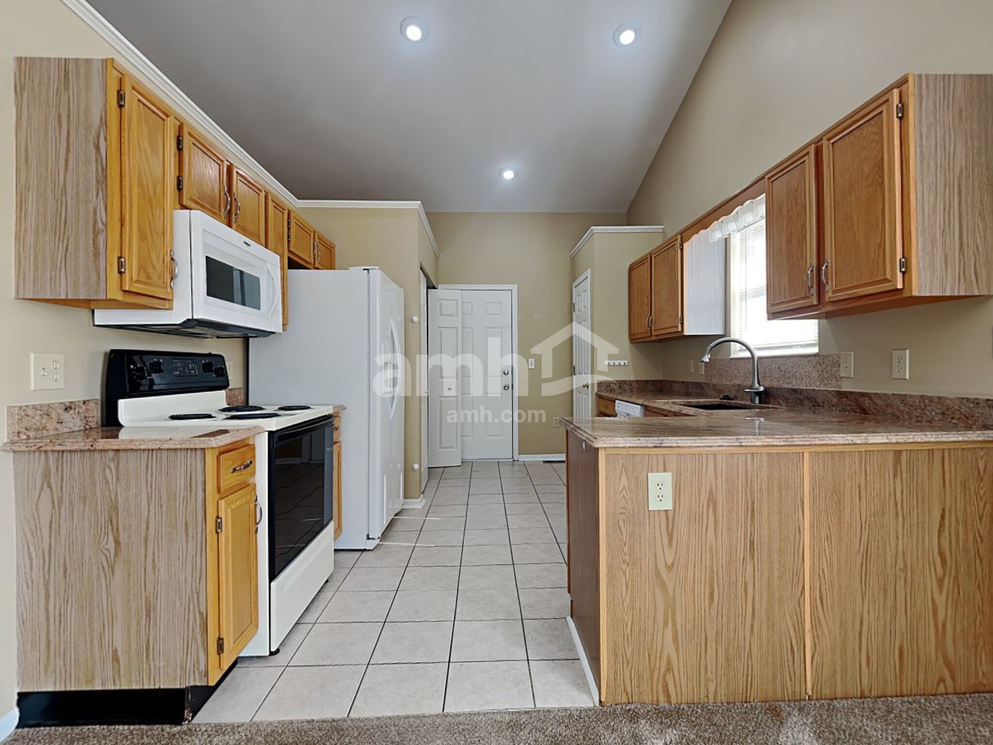 Building Photo - 7301 Blackstone Dr