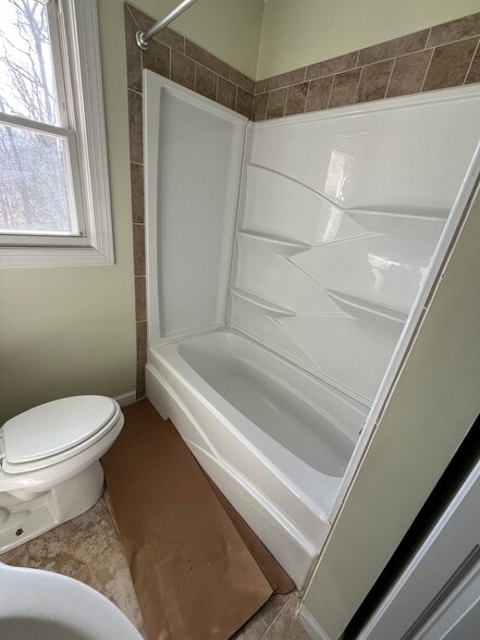 Bathroom - 2956 Nuangola Rd