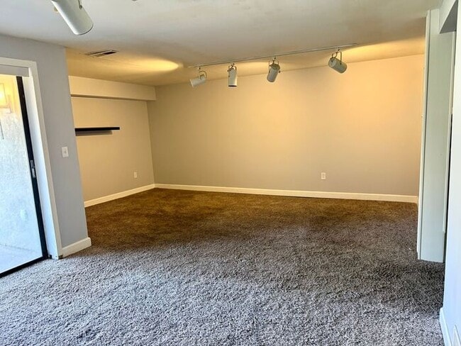 Building Photo - 3 Bed, 2.5 Bath in Little Turtle