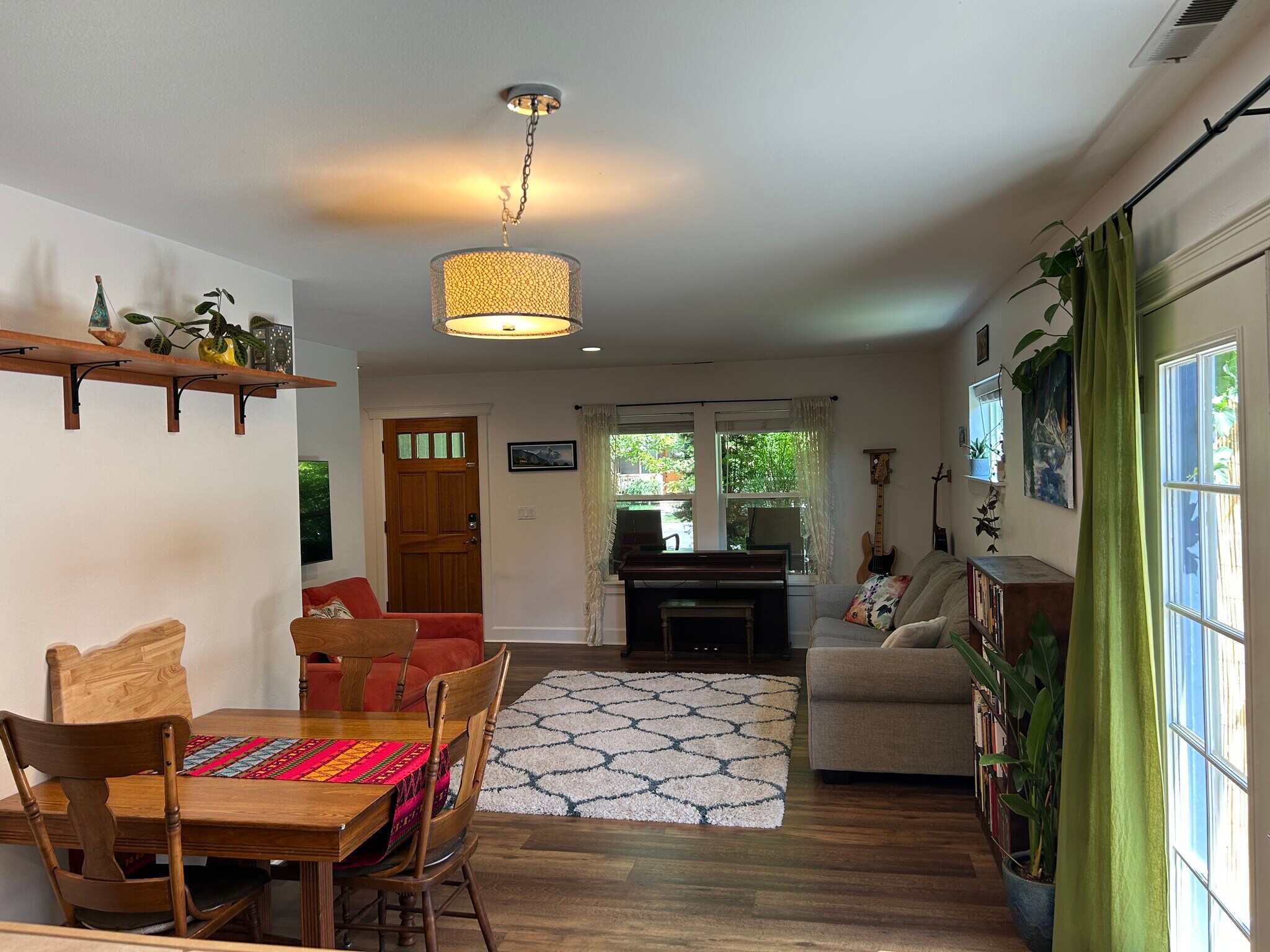 Building Photo - 21365 Oakview Dr