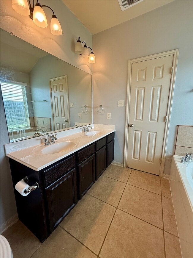 Building Photo - 20710 Rainmead Dr