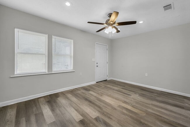 Building Photo - For Rent $ 1200.00/Month   West Side Duplex, Convenient to Atlanta Beltline, Sports Arenas, Unive...