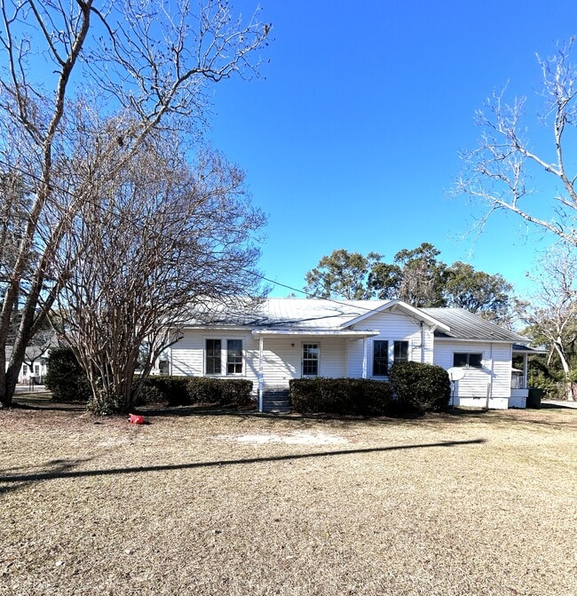 Building Photo - 216 Singleton Ave