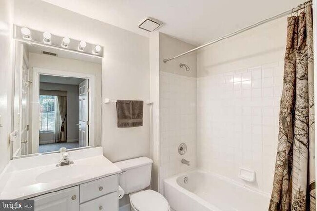 Building Photo - 8303 Bluebird Way