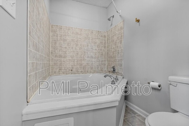 Building Photo - 156 Lanier Ave