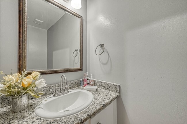 Building Photo - 11733 Lakeside Pl Dr