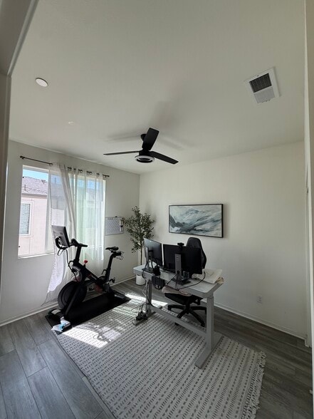 Building Photo - 5216 Beachfront Cove St