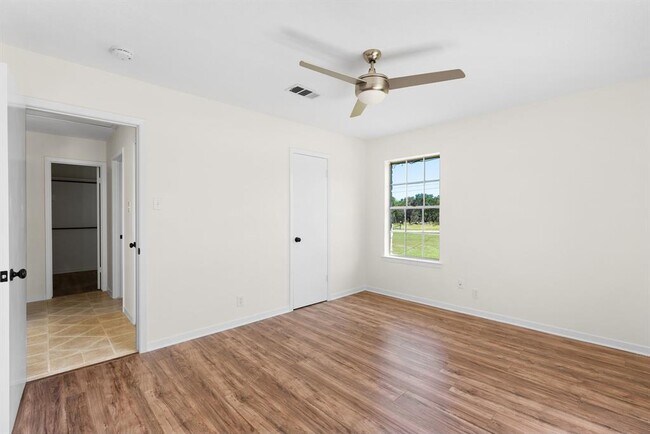 Building Photo - 301 Retha Dr