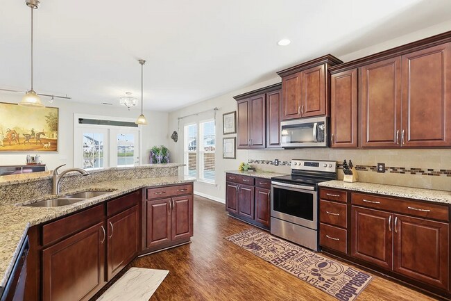 Building Photo - 225 Willow Point Cir