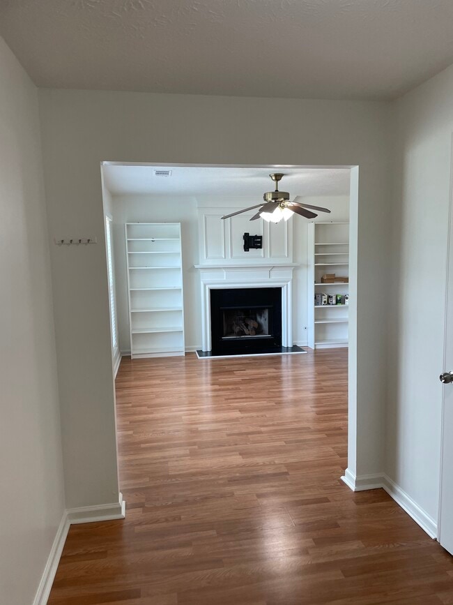 Building Photo - 10892 Morning Dove Dr