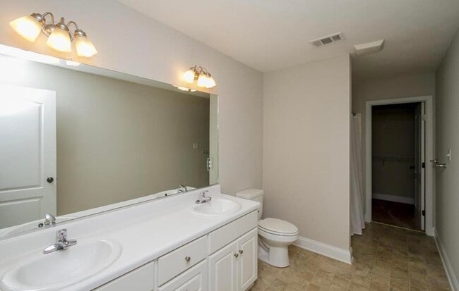 Building Photo - 834 Landing Dr