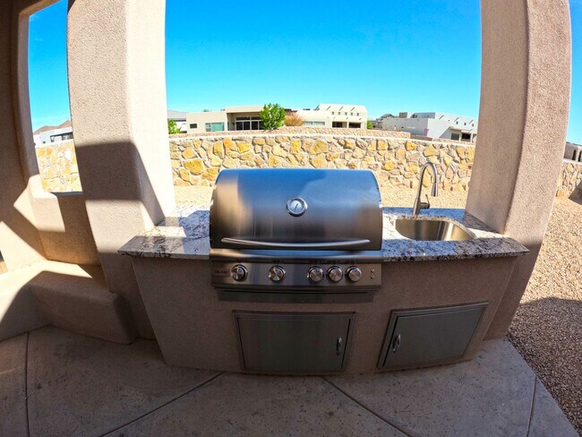 Building Photo - 3729 Santa Clarita Ave