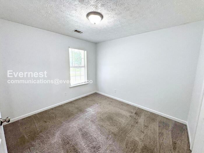 Building Photo - 229 Pebble Creek Dr