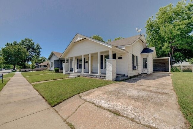 Building Photo - Spacious 2 Bed + Flex Space – Perfect Room...