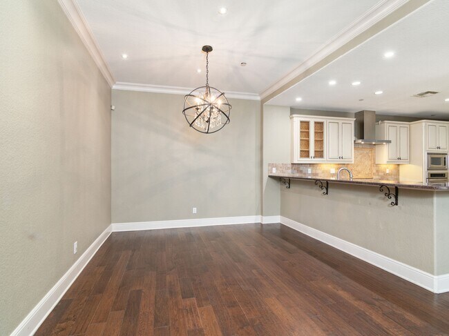 Building Photo - 123 Eaton St