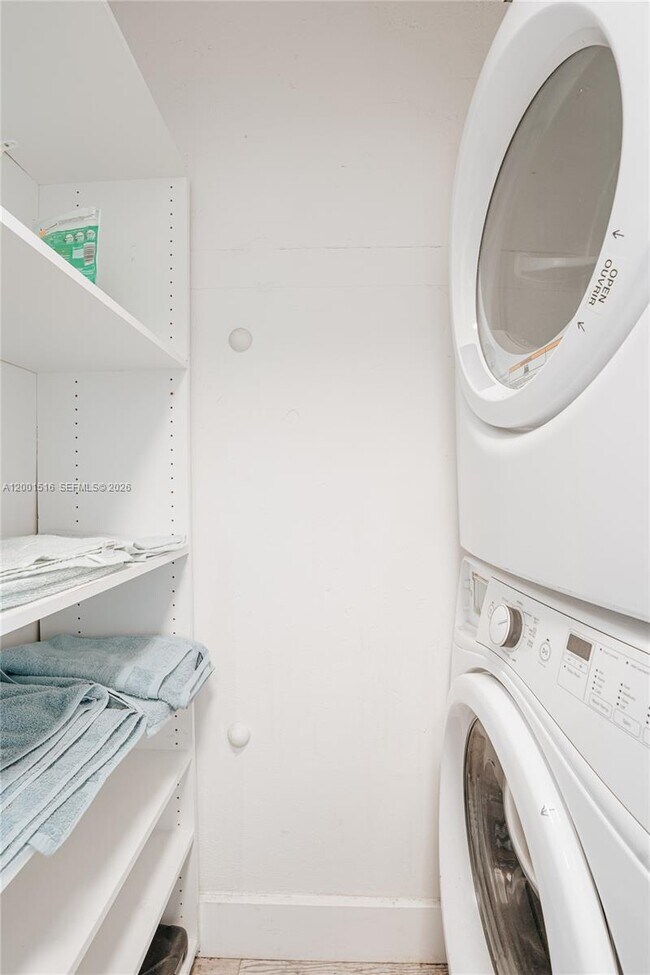 Building Photo - 1340 Lincoln Rd