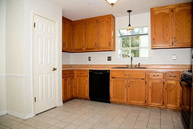 Building Photo - 311 Parkwood Pl