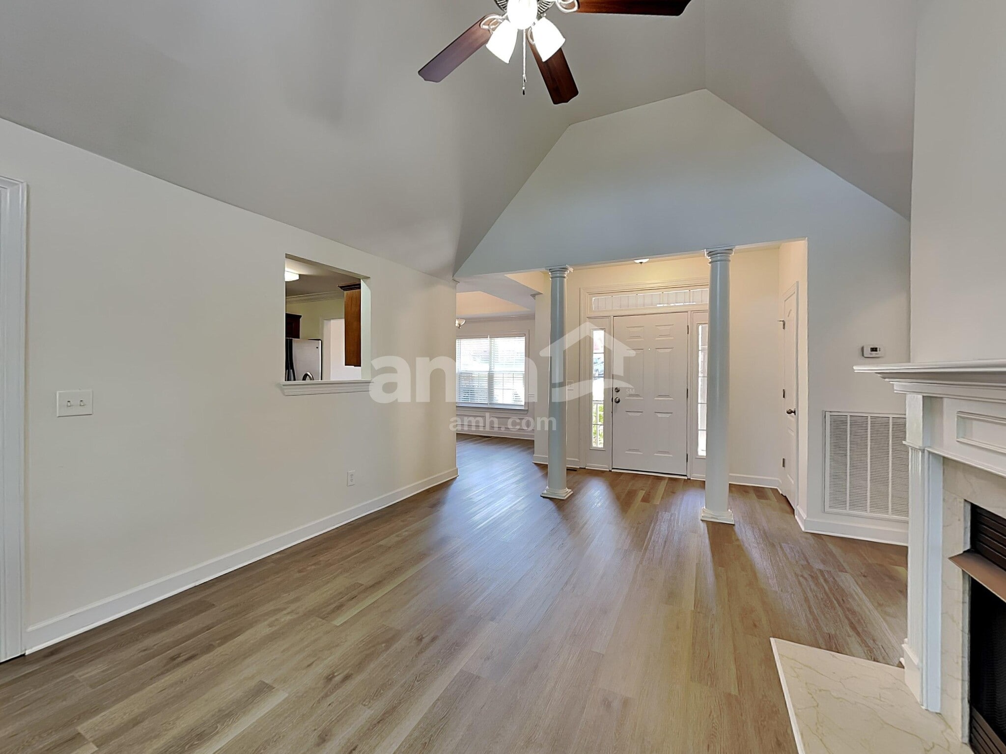 Building Photo - 560 Summit Way