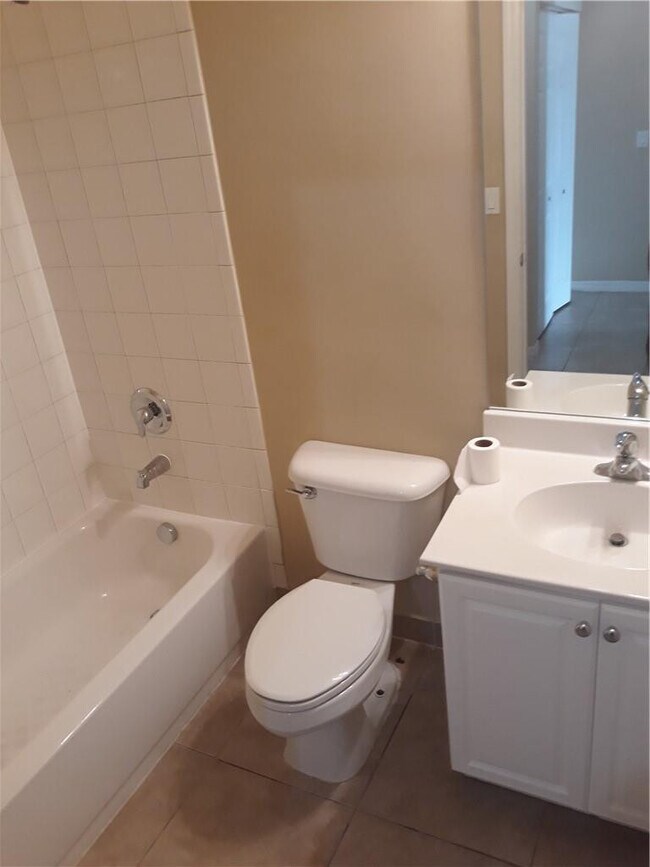 Building Photo - 9082 Plymouth Pl