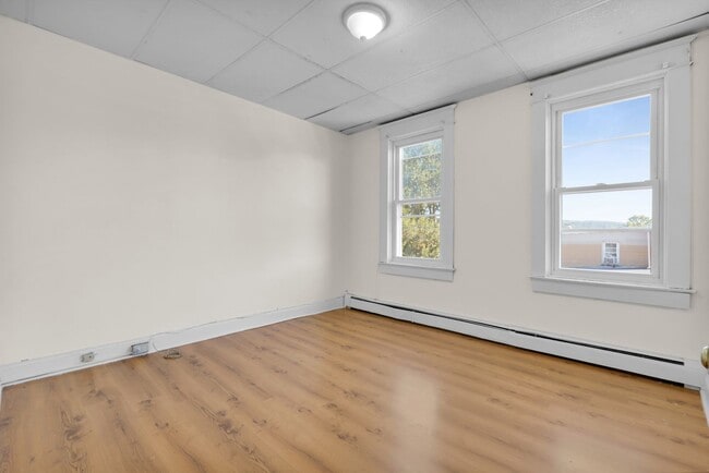 Building Photo - ? Spacious 4-Bedroom Home in Allentown – M...