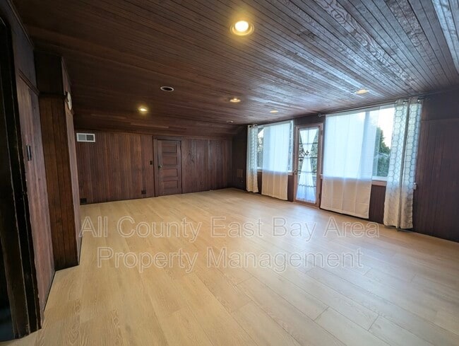 Building Photo - 1529 Josephine St