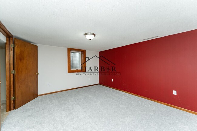 Building Photo - 2920 20th St SE