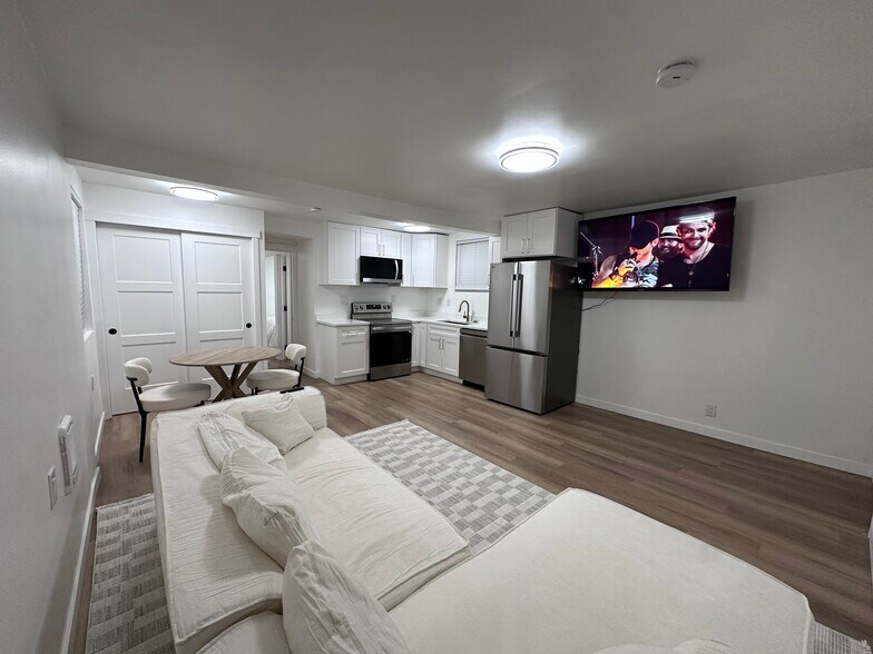 Building Photo - 1747 NE 147th St