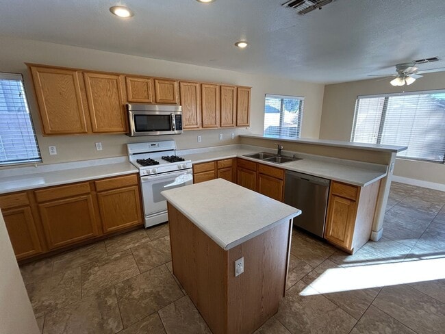 Building Photo - 1099 W Seagull Dr