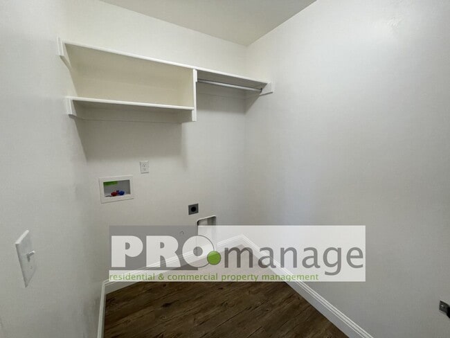 Building Photo - 3 Bed, 2 Bath Town Home w/ 2 Car Garage - Idaho Falls