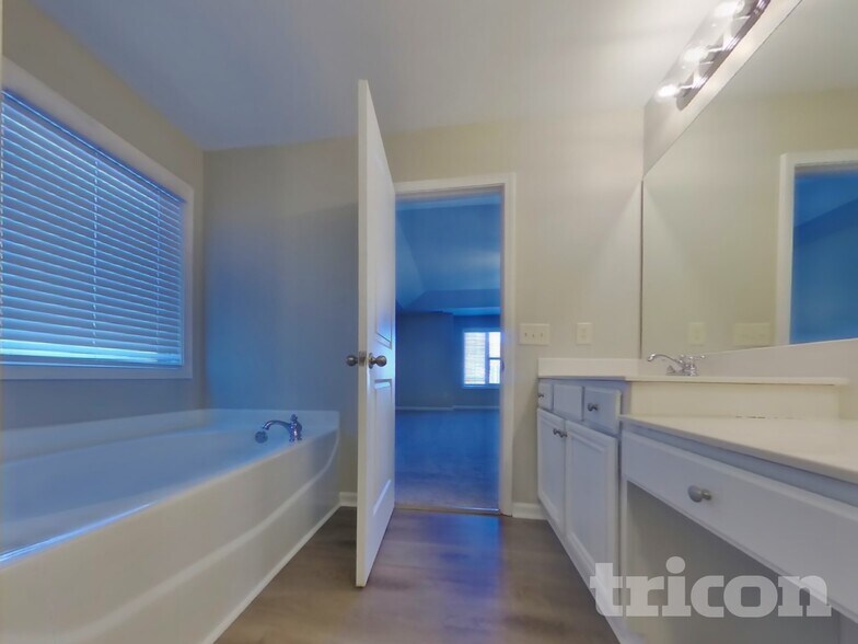 Building Photo - 111 Bethany Manor Dr