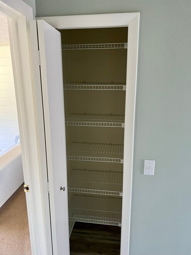 Building Photo - 2685 Green Meadows Dr