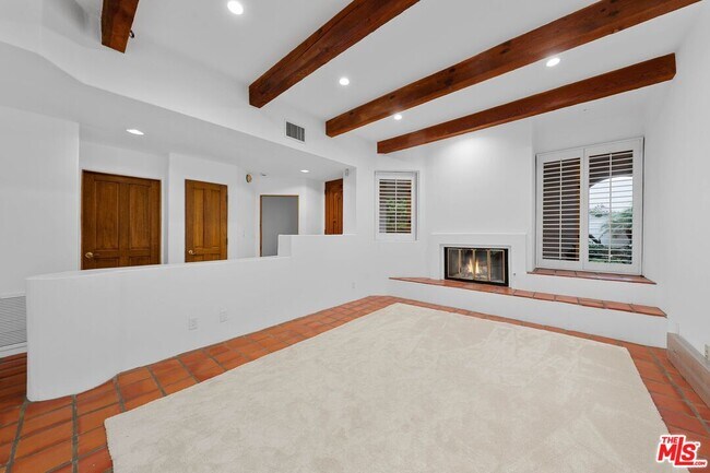 Building Photo - 15500 Sunset Blvd