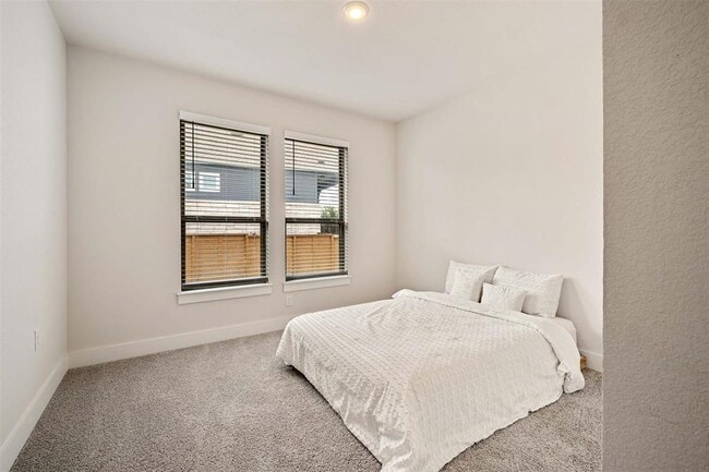 Building Photo - 7600 Hillock Terrace