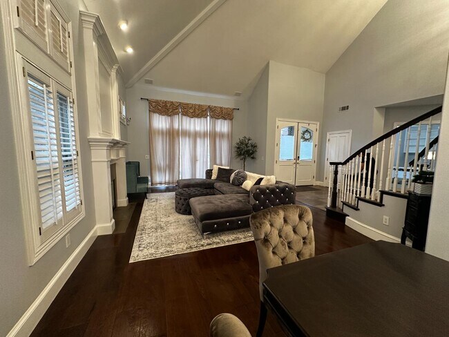 Building Photo - 4824 Longcove Dr