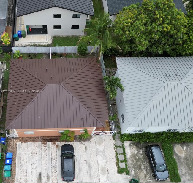 Building Photo - 2645 SW 28th Ct
