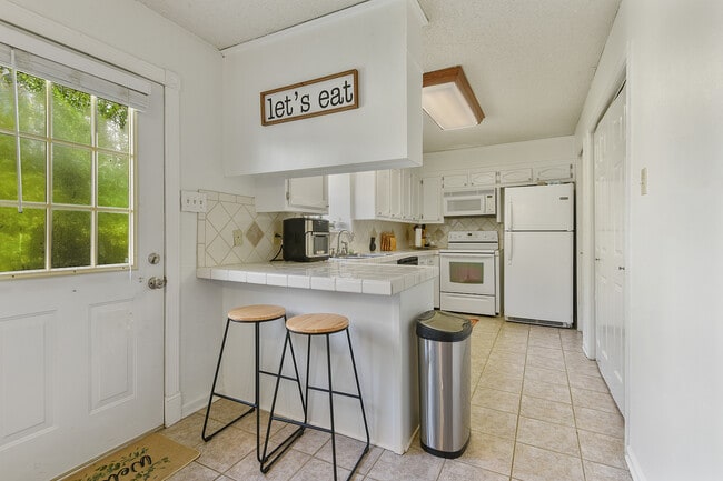 Kitchen - 2070 Michel Delving Rd
