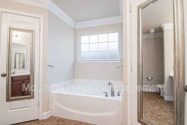 Building Photo - 805 Candlestick Dr