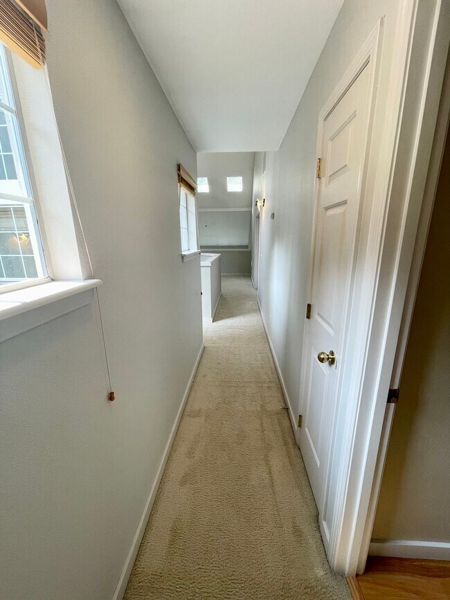 Building Photo - Kenmore Townhouse at Canterbury