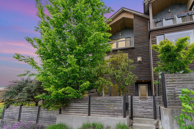 Primary Photo - 3008 NE 55th St
