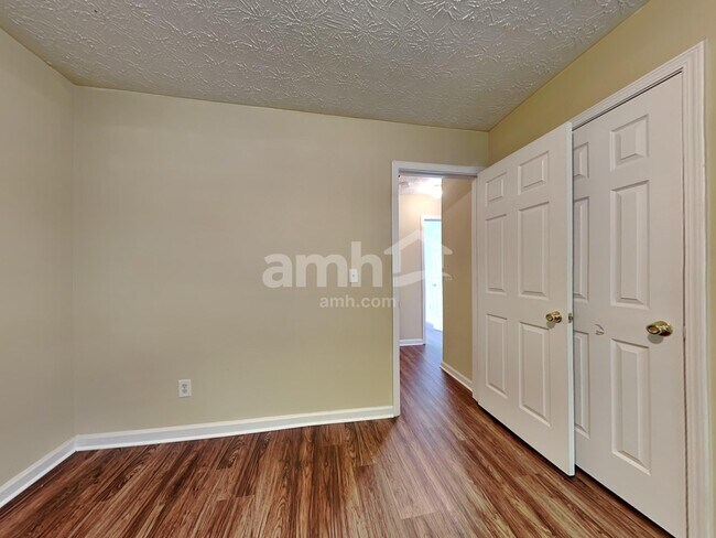 Building Photo - 1305 Carlysle Park Dr