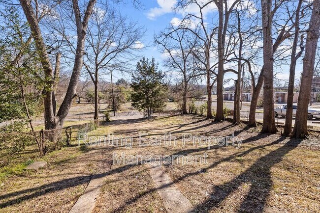 Building Photo - 8025 1st Ave S