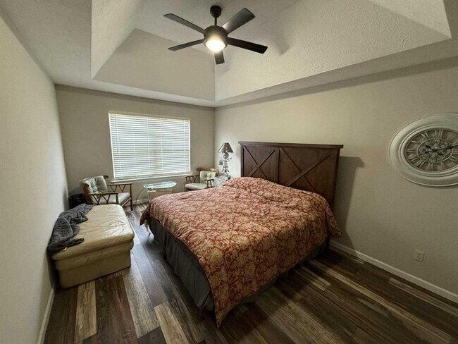 Building Photo - Beautiful condo on Richmond's South Side