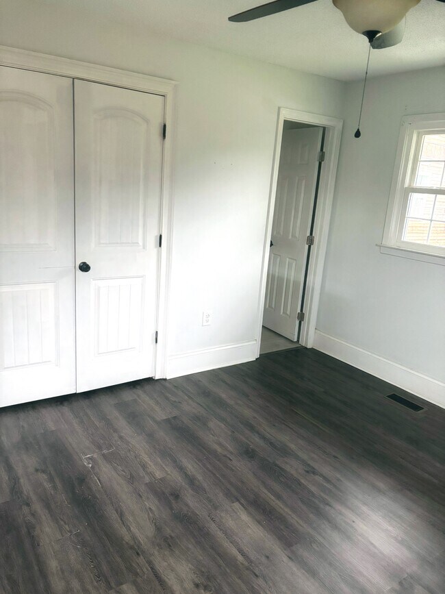 Building Photo - 82 Oliver Dr