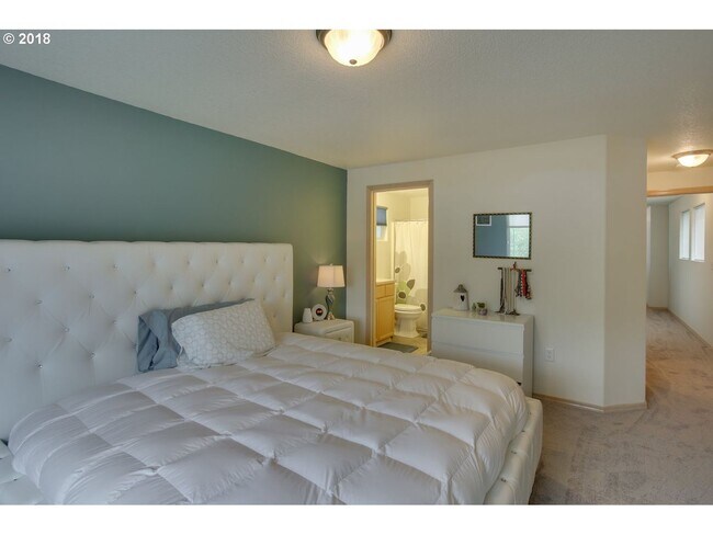 Building Photo - Charming North Portland 3 Bed 2.5 Bath Ken...